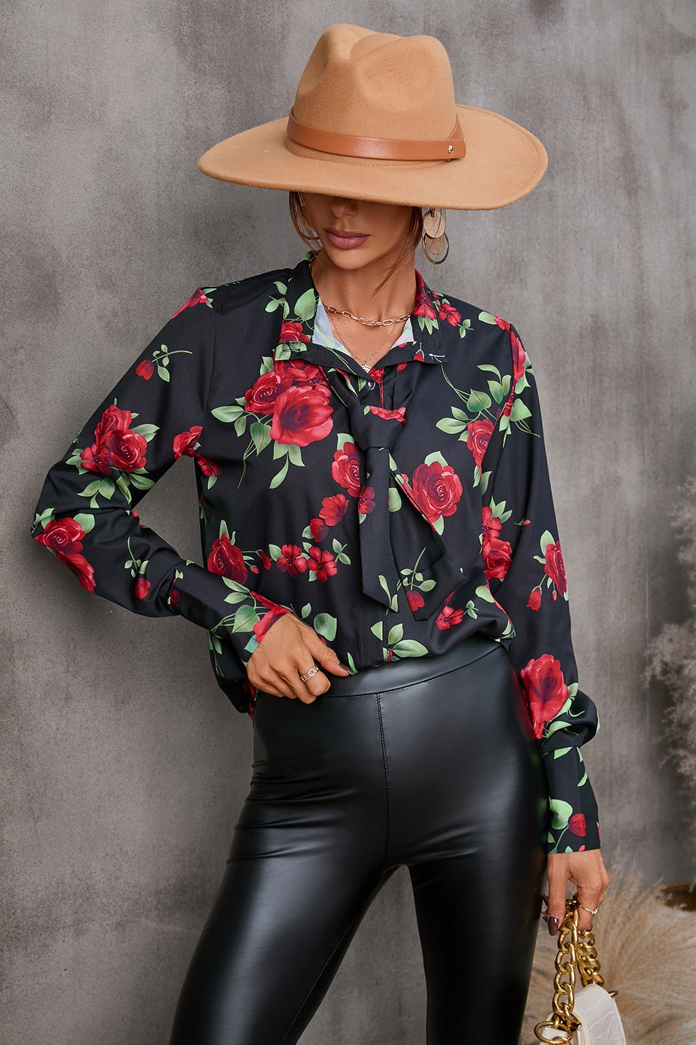 Chemise femme manches longues – Coupe cintrée – Nœud au col – Imprimée – Poignets boutonnés