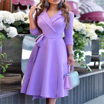 Robe midi femme – Satin fluide – Coupe évasée – Col V à revers – Manches mi-longues