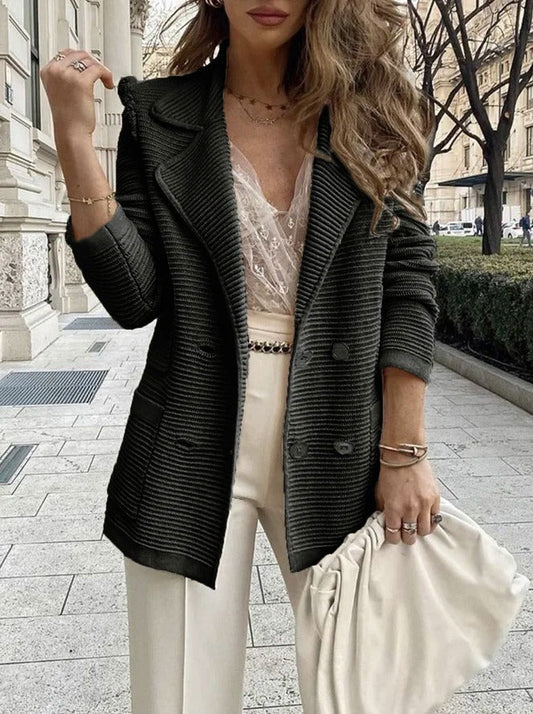 Veste Femme – Coupe Cintrée – Texture Côtelée – Boutonnage Croisé – Col Revers