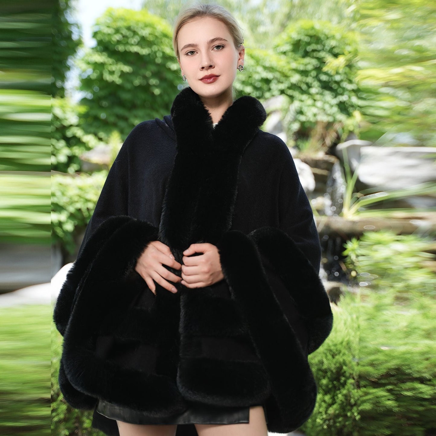 Femme Cape - Tissu Tissé - Coupe Oversize - Col Montant - Longueur Mi-Cuisse - Bordure Fourrure