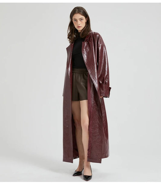 Manteau trench femme – Similicuir brillant – Coupe ceinturée – Longueur maxi