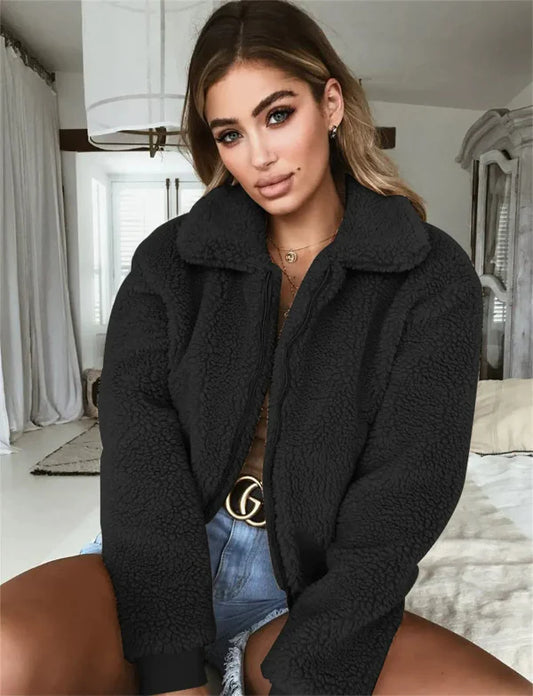 Veste courte femme – coupe décontractée – polaire douce – col chemise – zip frontal