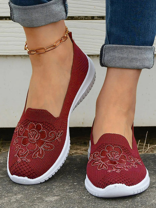 Baskets femme slip-on – Maille respirante – Broderie florale – Confort décontracté