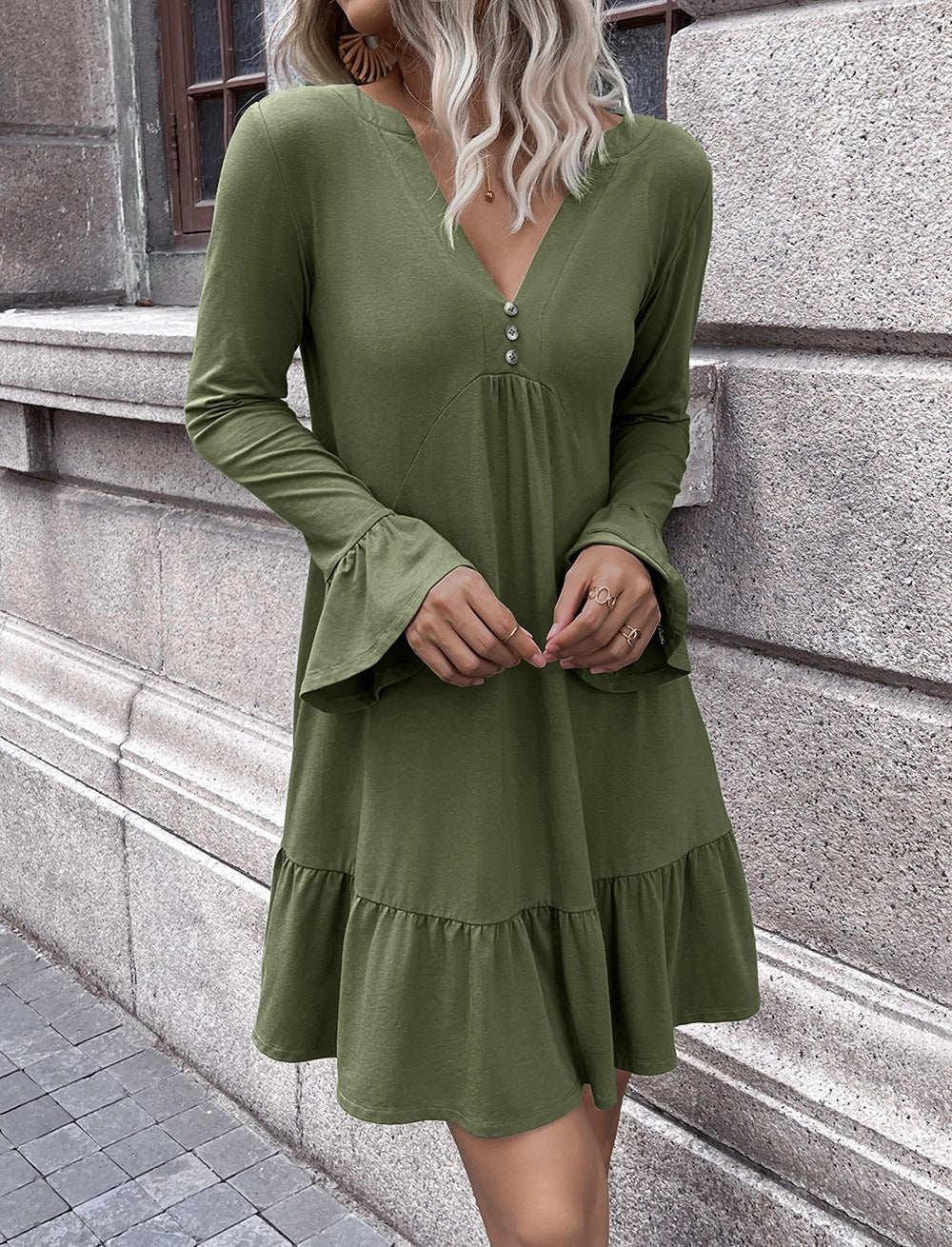 Robe femme – Coupe évasée – Manches longues évasées – Col V – Coton léger