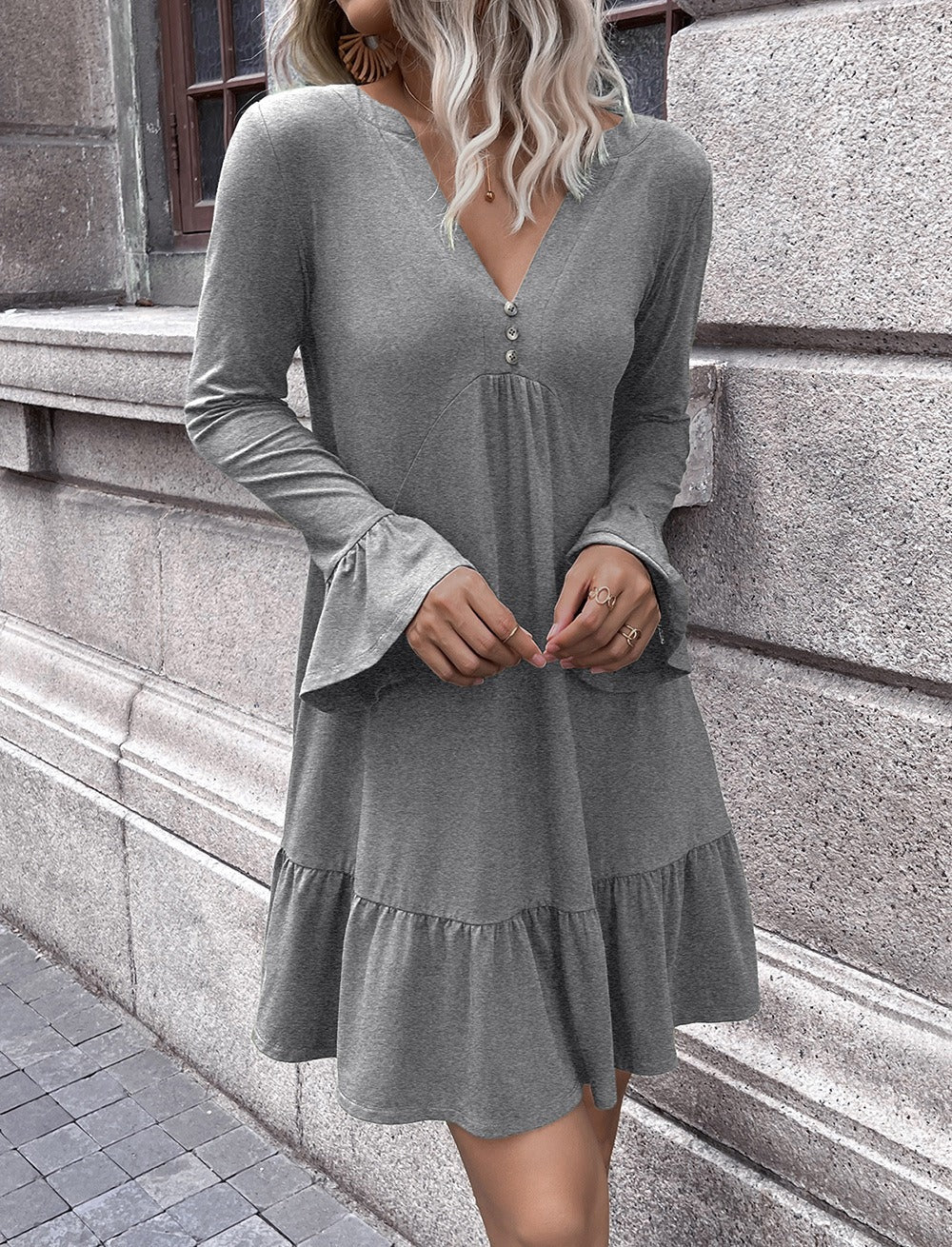 Robe femme – Coupe évasée – Manches longues évasées – Col V – Coton léger