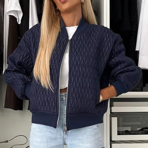 Veste matelassée femme – Coupe courte – Look oversize – Col bomber zippé