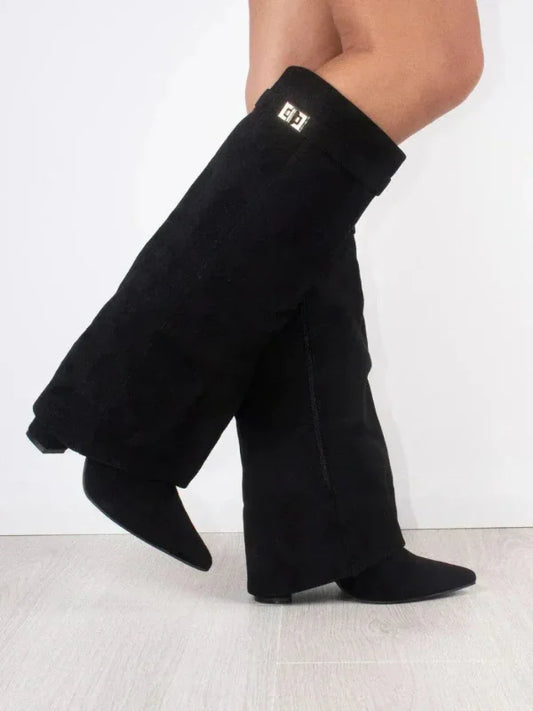 Bottes femme hautes – Effet suédine – Talon bloc – Bout pointu – Boucle décorative