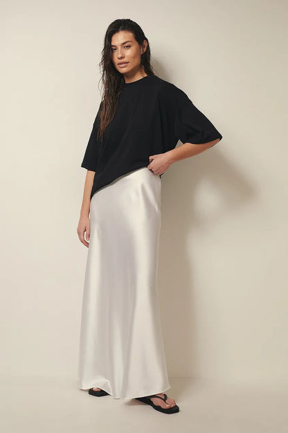 Jupe Midi Satinée Femme – Tissu Fluide Élégant – Coupe Ajustée Sophistiquée