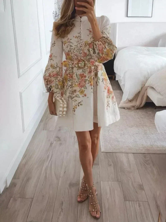 Robe femme courte – Fibres naturelles – Coupe évasée – Manches bouffantes – Boutonnée – Imprimé floral