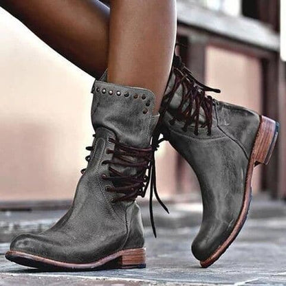 Bottes femme mi-mollet – cuir lisse – laçage œillets – clous métalliques vintage