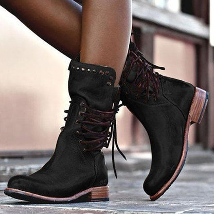 Bottes femme mi-mollet – cuir lisse – laçage œillets – clous métalliques vintage