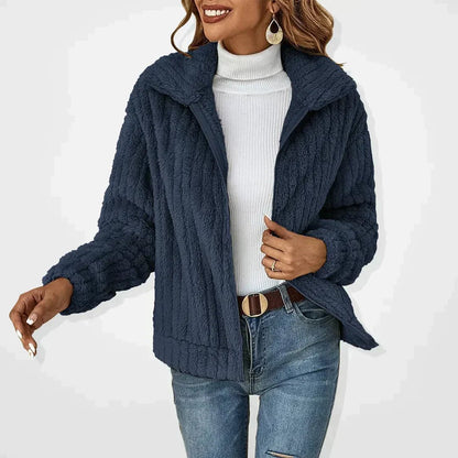 Veste femme en peluche – Coupe décontractée – Texture côtelée – Fermeture zippée – Col montant