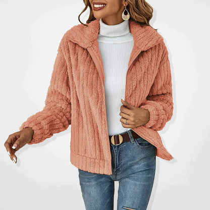 Veste femme en peluche – Coupe décontractée – Texture côtelée – Fermeture zippée – Col montant