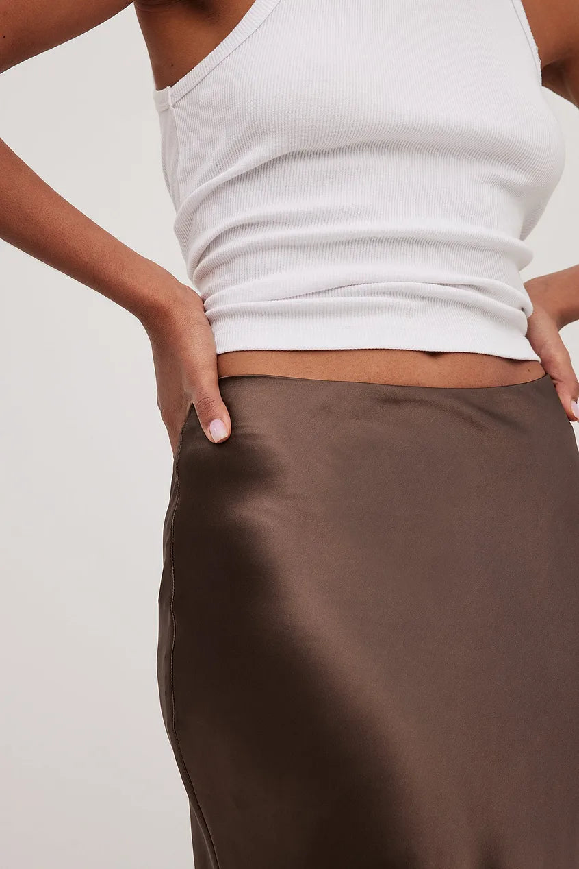 Jupe Midi Satinée Femme – Tissu Fluide Élégant – Coupe Ajustée Sophistiquée