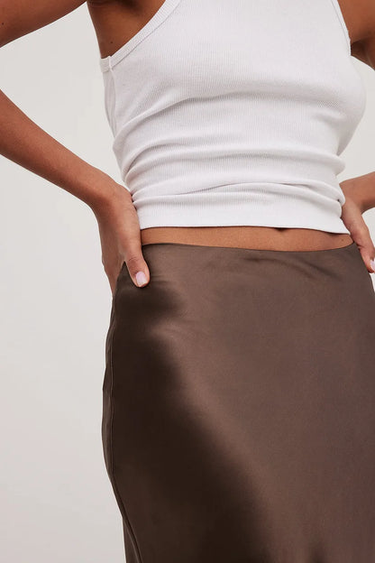 Jupe Midi Satinée Femme – Tissu Fluide Élégant – Coupe Ajustée Sophistiquée