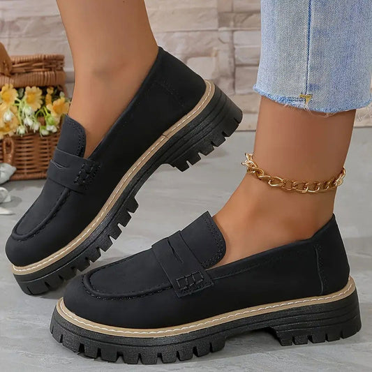 Mocassins femme – Bout rond structuré – Semelle épaisse crantée – Détail bande