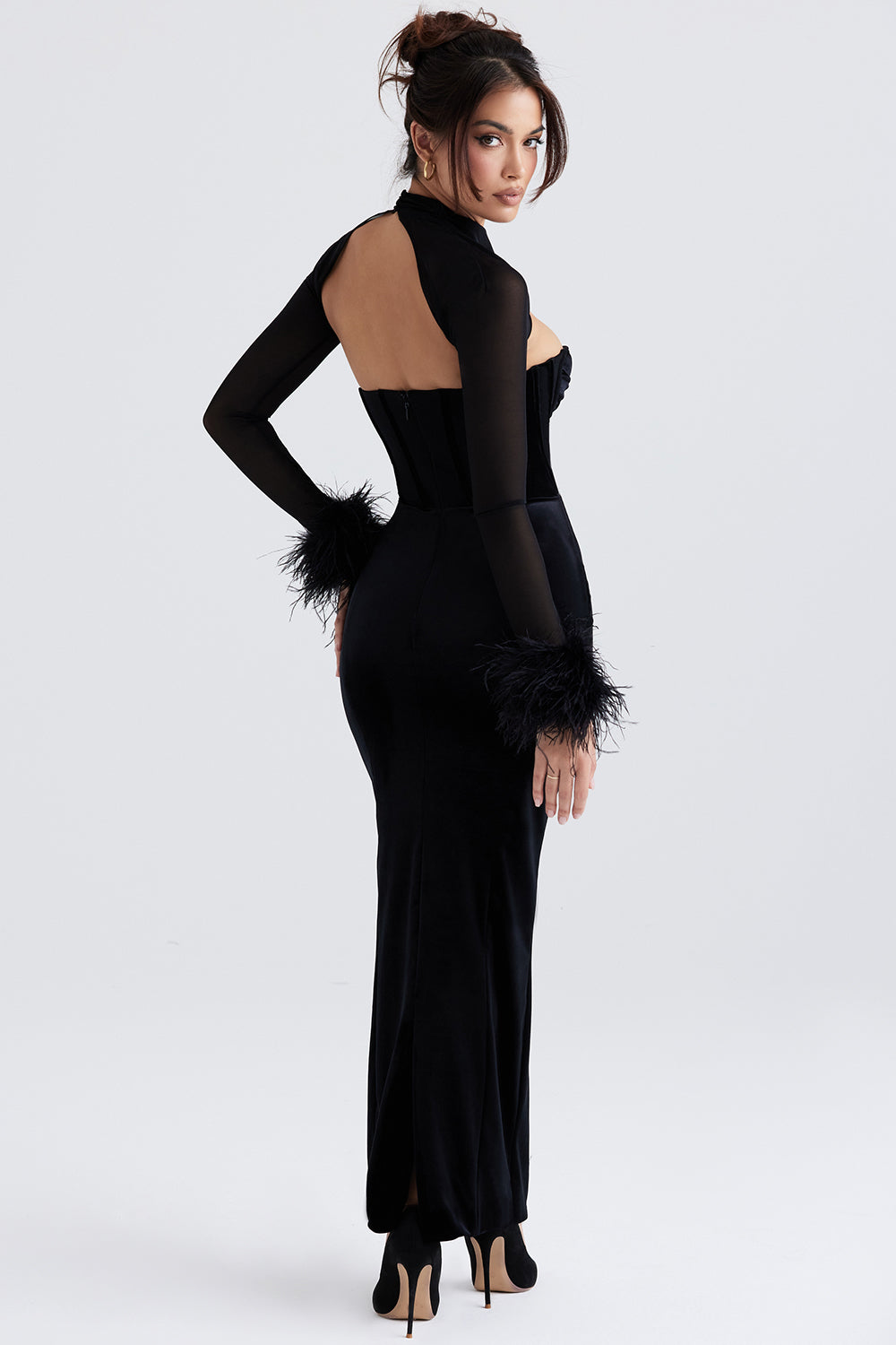 Robe longue femme – Velours luxe – Coupe moulante – Corset – Manches transparentes plumes