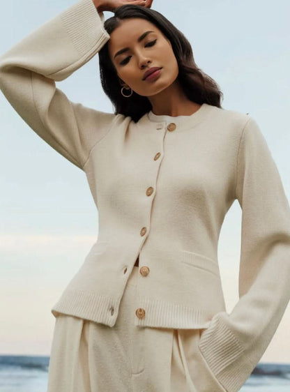 Cardigan boutonné élégant, confortable et moderne pour femme