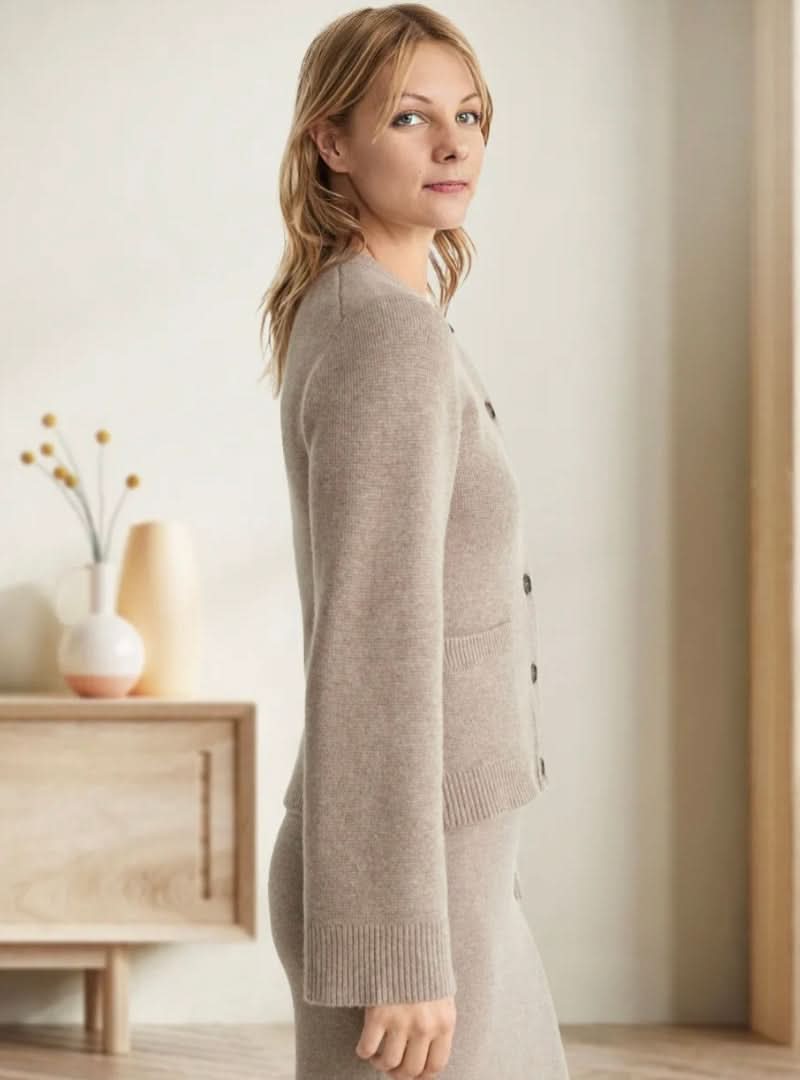 Cardigan boutonné élégant, confortable et moderne pour femme