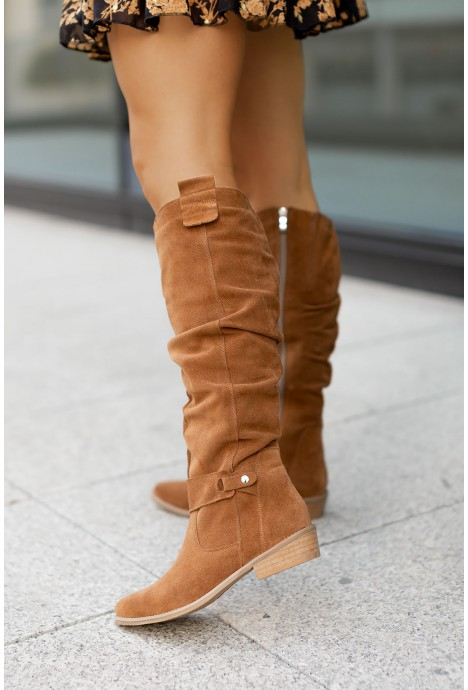 Bottes femme hauteur genou – Suédine – Talon bas – Bout rond – Fermeture zippée – Bride ajustable
